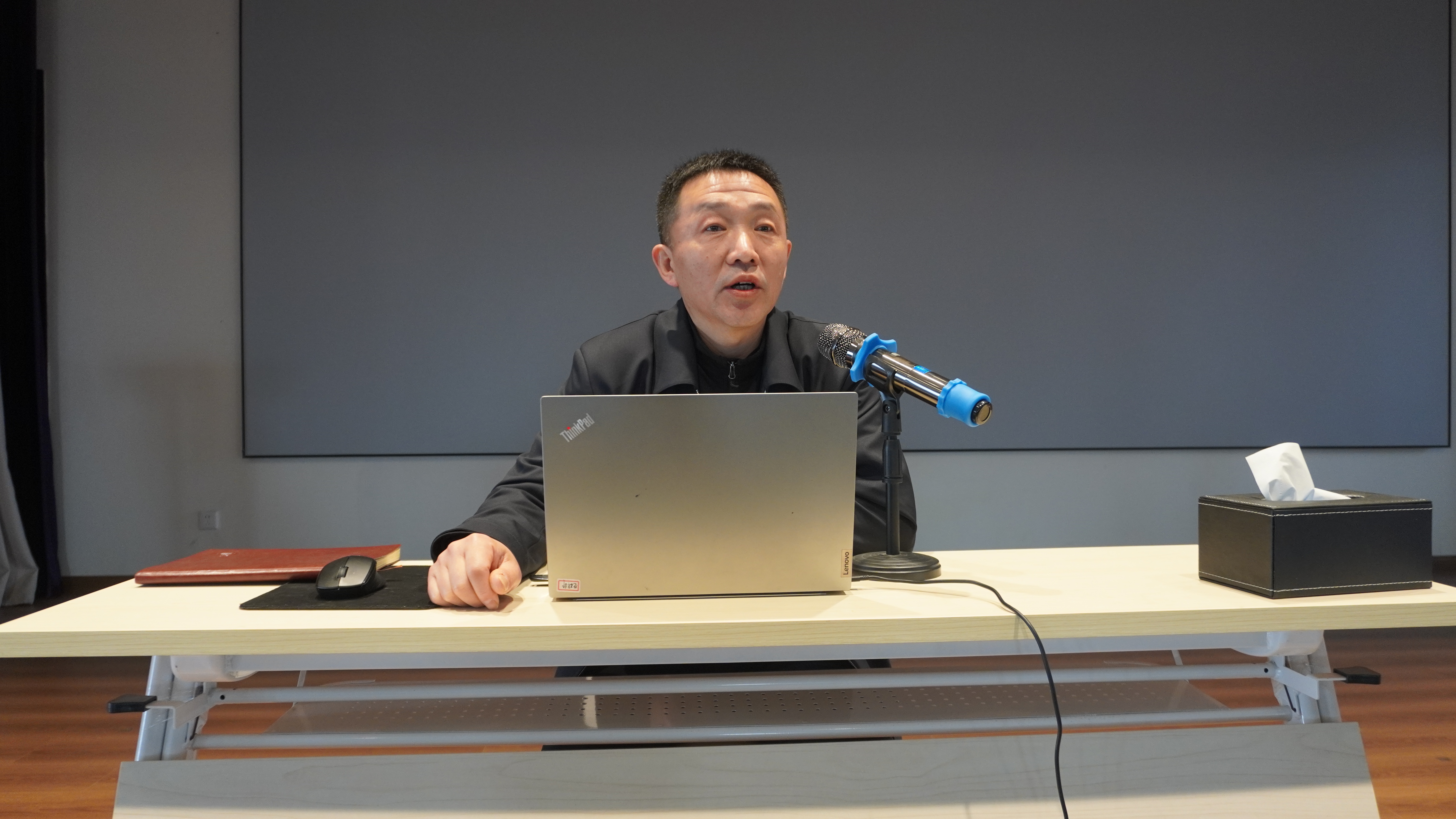 中机一院党委召开理论学习中心组学习（扩大）会暨中央八项划定精神学习教育念书班